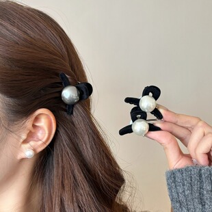 黑色植绒珍珠小抓夹女秋冬半扎鲨鱼夹高级感前额侧边碎发发夹头饰