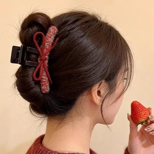 简约红色花朵抓夹高级感鲨鱼夹2025新款大号发夹新年氛围感发饰