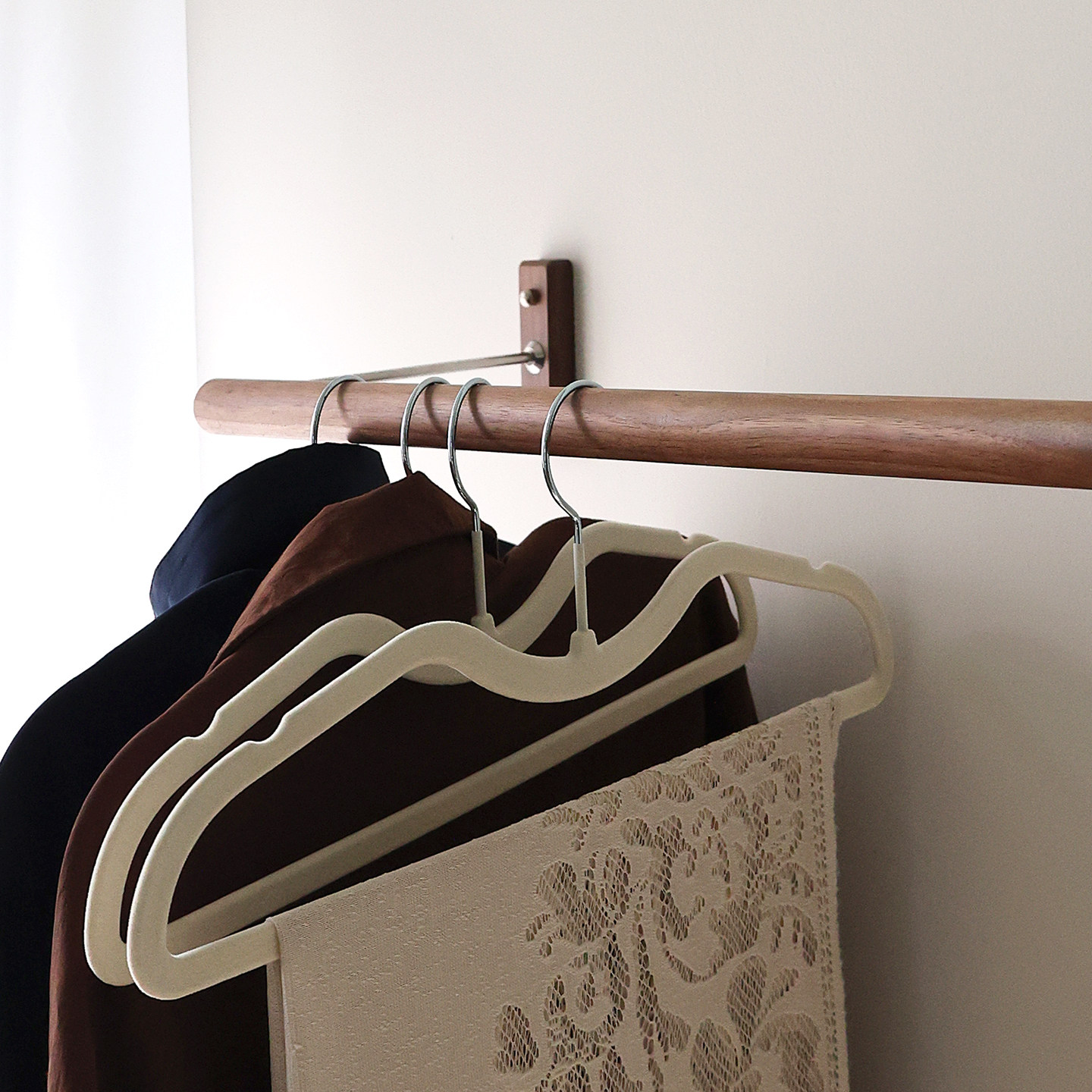 黑胡桃木实木挂衣架卧室次净衣服收纳架服装店壁挂衣帽展示挂衣杆,收纳整理,衣帽架,淘宝优惠券,粉丝福利购,淘宝优惠卷