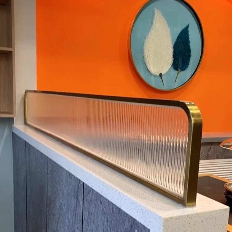 办公室屏风隔断餐厅铁艺卡座镂空栅栏座位桌面矮挡板亚克力矮玻璃