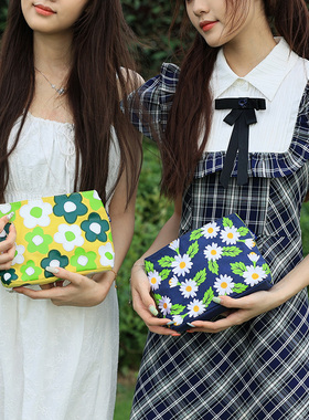 Signature刺绣印花手拿包 简约化妆包便携实用化妆护肤品收纳包女