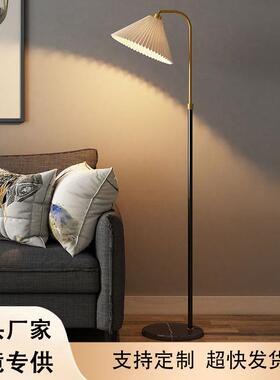 亚马逊落地灯客厅沙发旁落地台灯创意百褶立式台灯装饰落地LED灯