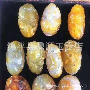 巴西玉髓玛瑙把件 雕刻原石聚宝盆俏色镂空貔貅玉文玩把玩E18