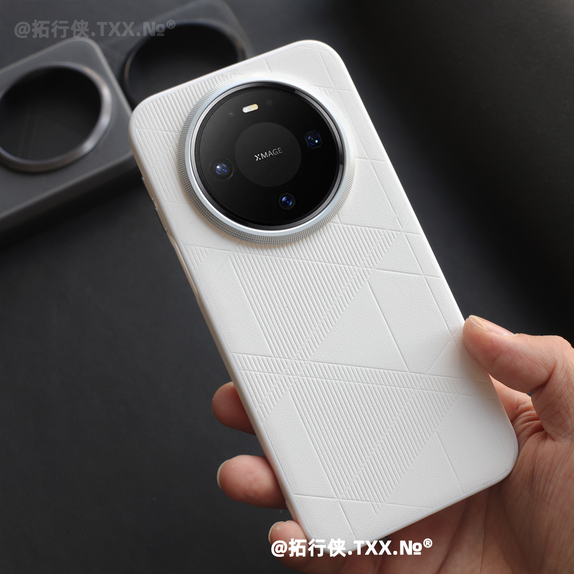 华为Mate80proMax金属镜框白皮纹