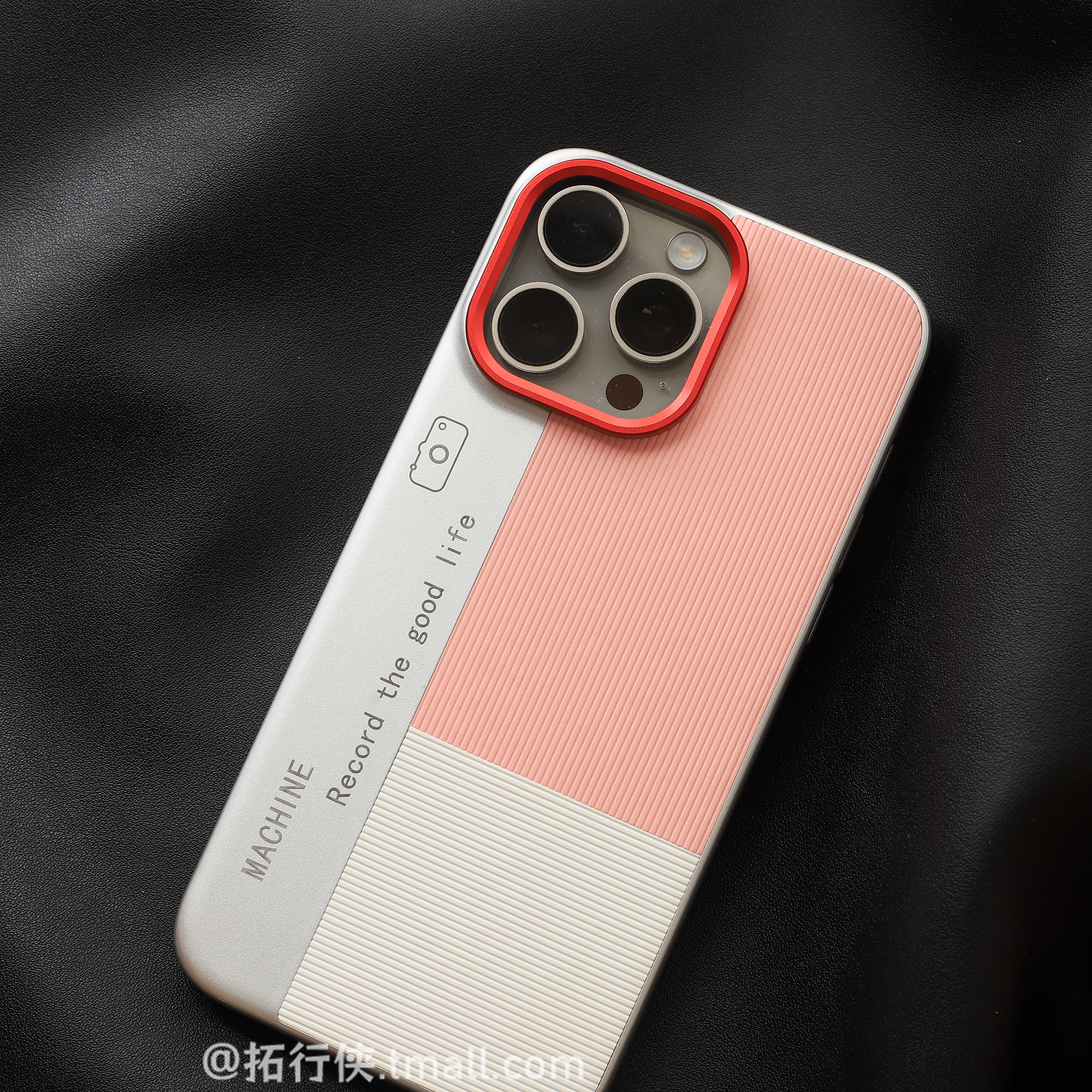 粉色INS风莱卡相机壳适用苹果16ProMax手机壳iphone16pro保护壳亲肤感白色素皮条纹拼接15promax小清新少女款