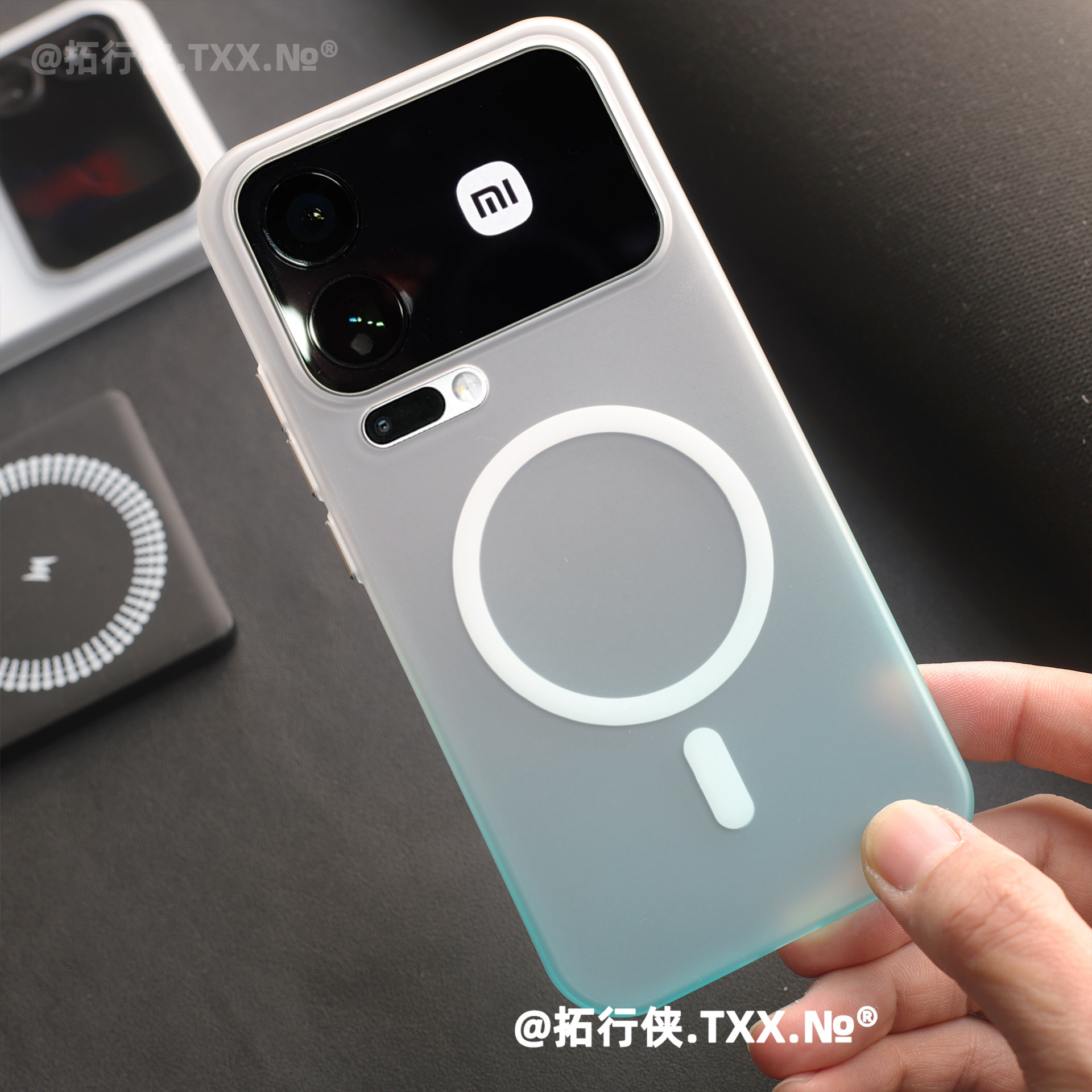 拓行侠适用小米17ProMax手机壳渐变半透蓝色磁吸外壳Xiaomi15/14无线充电13红米K90/K80肤感轻薄硬壳防指纹男