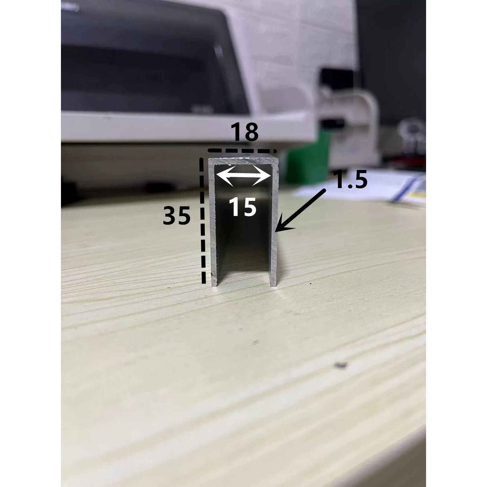 18*35*1.5铝合金烤漆U型槽包边U型铝卡槽装饰卡条吊顶收口背景墙