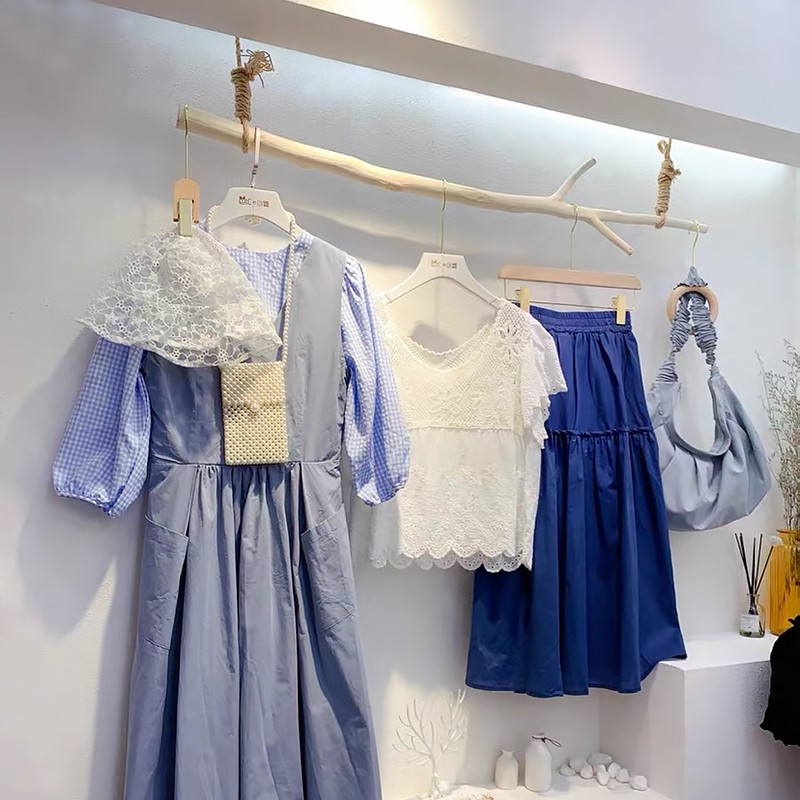 服装店原木树枝挂衣架橱窗上墙童装店展示架壁挂吊顶衣架衣服吊杆