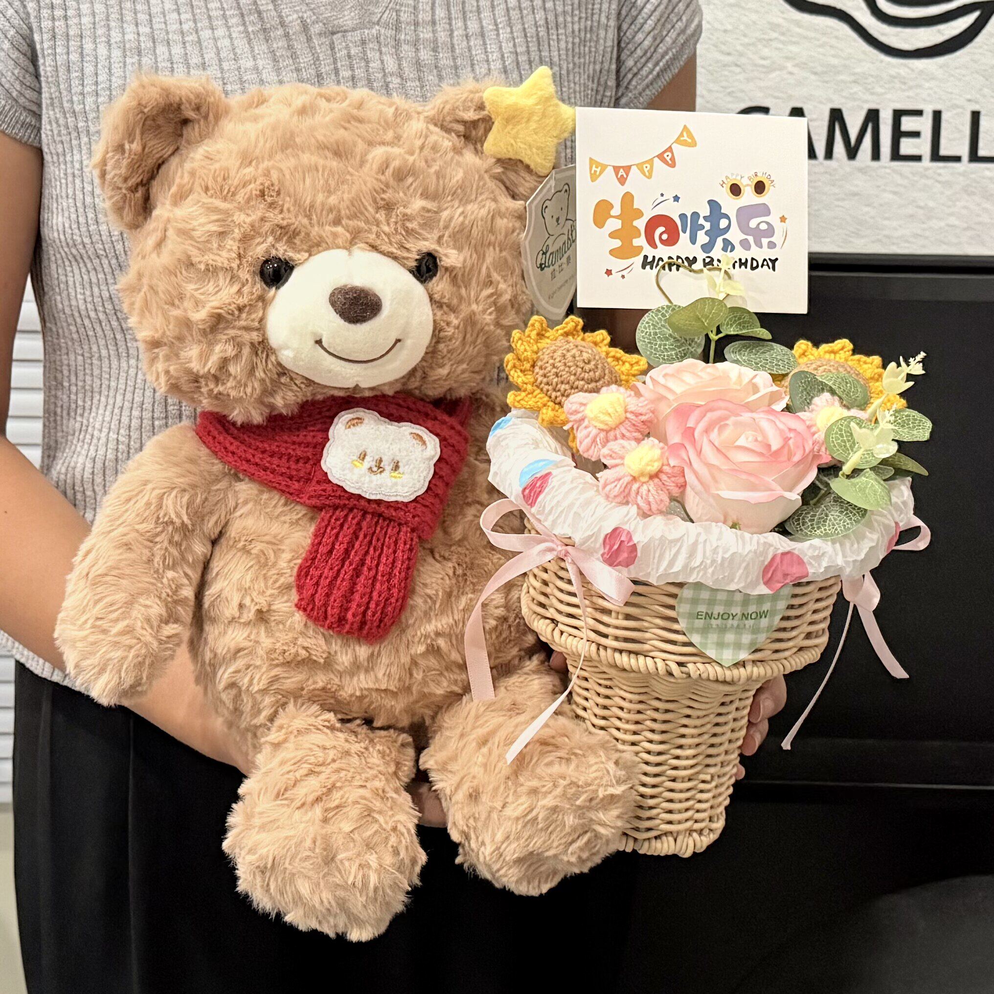 可爱围巾小熊玩偶公仔男生生日礼物送女生女友闺蜜情人节永生花束
