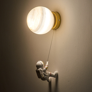 月球壁灯卧室床头灯现代北欧创意太空人星球灯儿童房背景墙气氛灯