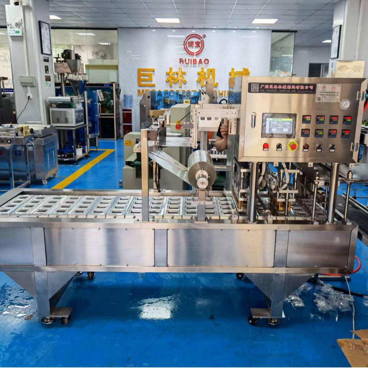 全自动一出四封膜机 饭盒生鲜盒灌装封盒机 奶茶酸奶杯灌装封杯机