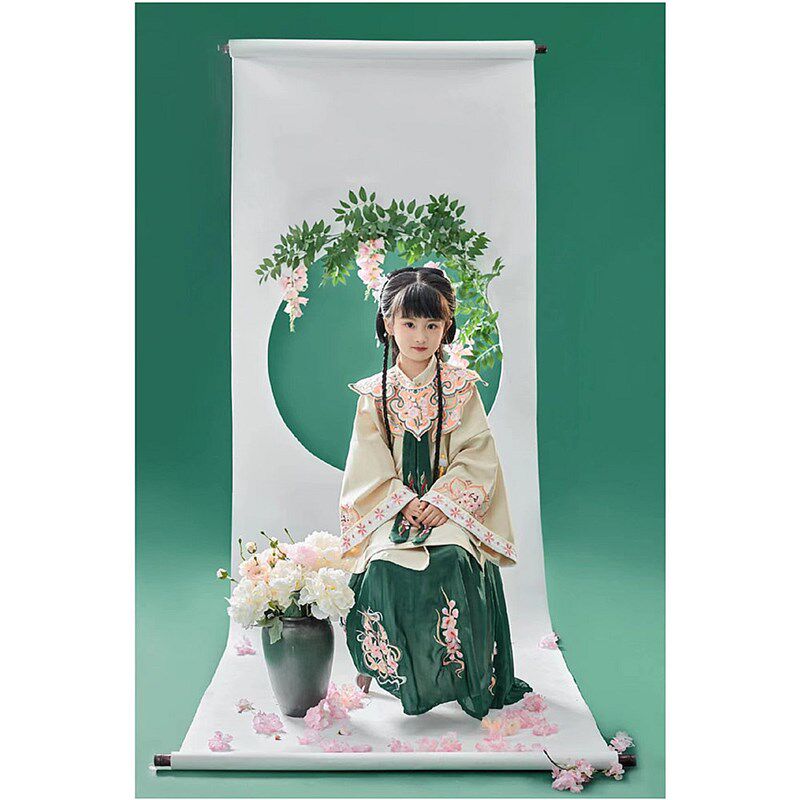 女童汉服春夏明制云肩竖领儿童端庄大气古装浅黄色上衣绿色马面裙