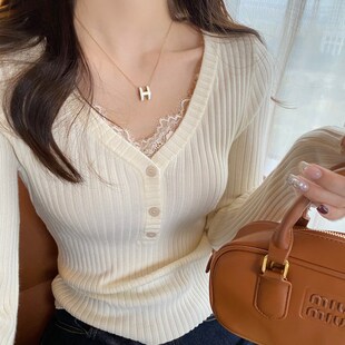 V领蕾丝打底衫女2024秋冬季新款毛衣内搭修身显瘦设计感长袖上衣