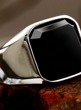 ROCK PUNK方形气质镶黑松石戒指复古男士时尚镶嵌轻奢简约食指环