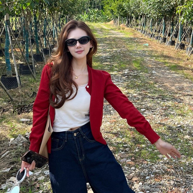 法式圆领红色开衫针织外套短款女长袖秋季穿搭修身显瘦百搭小上衣