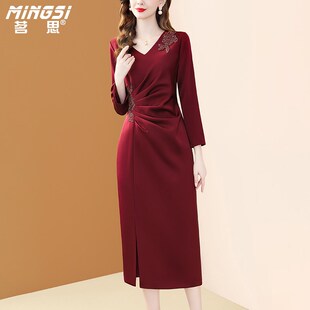 茗思设计感红色连衣裙女2025春季新款气质V领褶皱收腰显瘦包臀裙