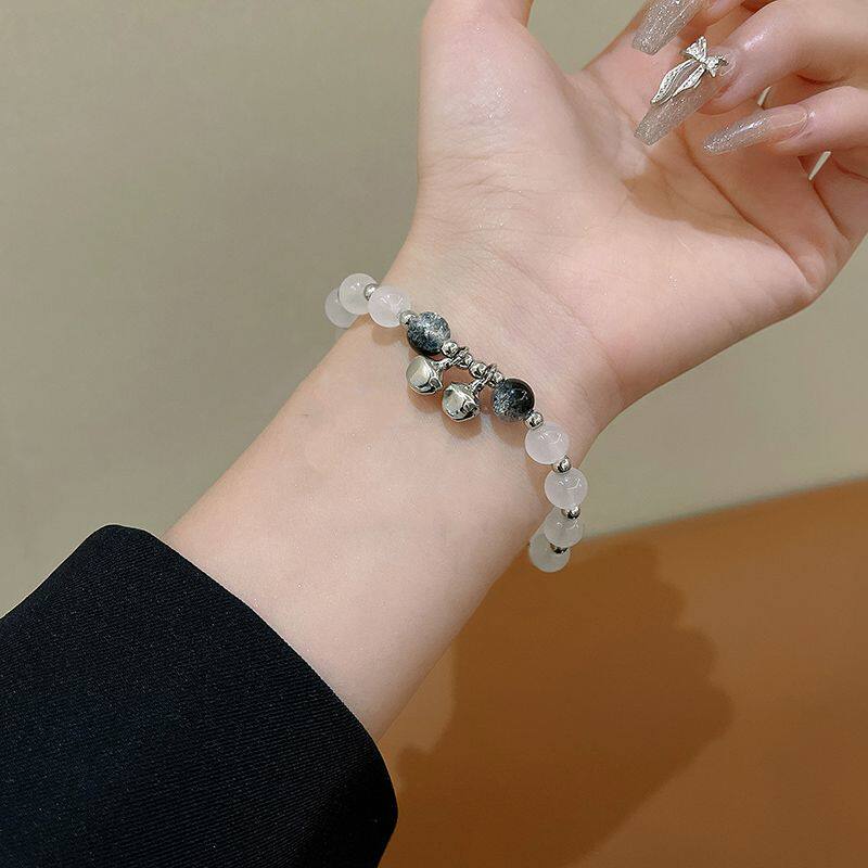 여성을위한 고급 티타늄 강철 비 페이딩 팔찌 INS 틈새 간단한 새로운 멋진 스타일 맞춤형 복고풍 절묘한 핸드 쥬얼리