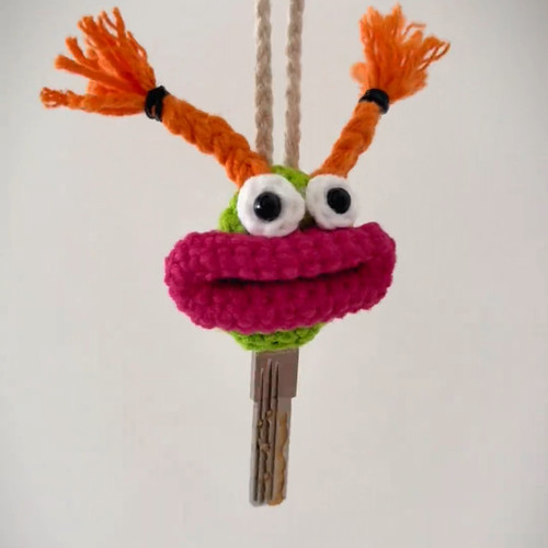 丑萌手工编织钥匙套2025新款搞怪钥匙挂件抽拉绳趣味玩具礼物DIY