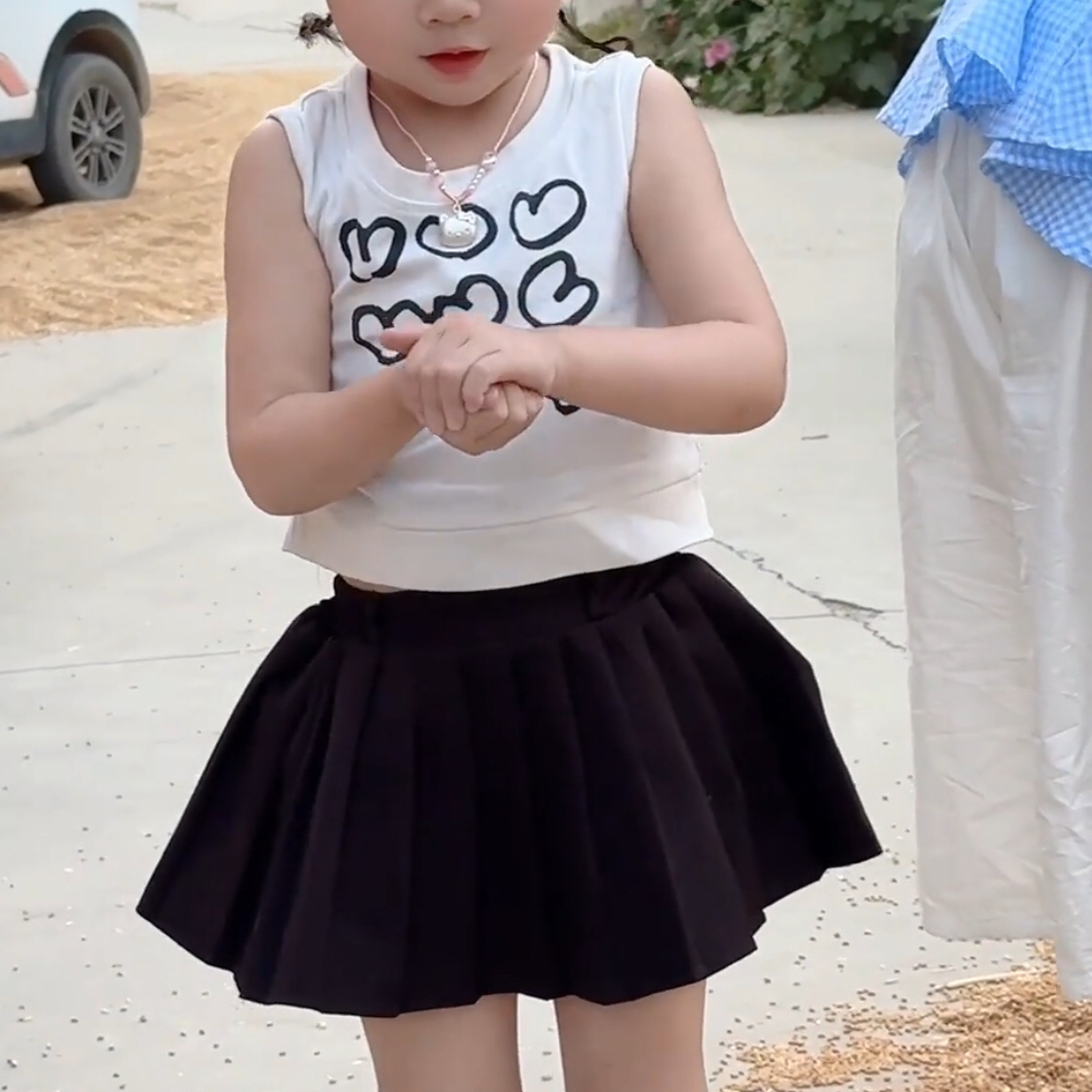 2025白色爱心印花背心女童套装夏季新款洋气牛仔百褶裙两件套