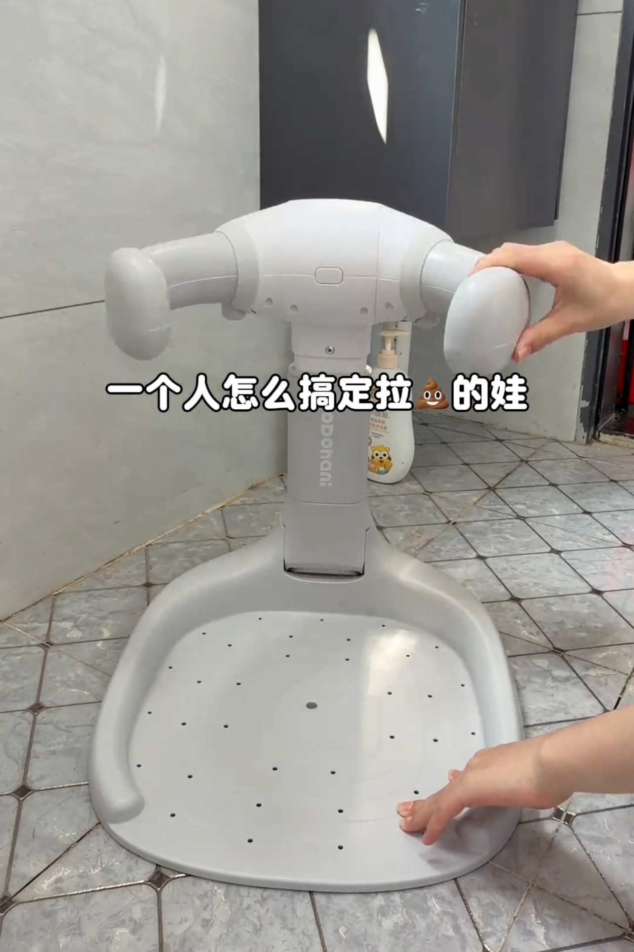 可折叠淋浴儿童洗头新款灰色便携站立架宝宝站立洗澡架婴儿洗浴