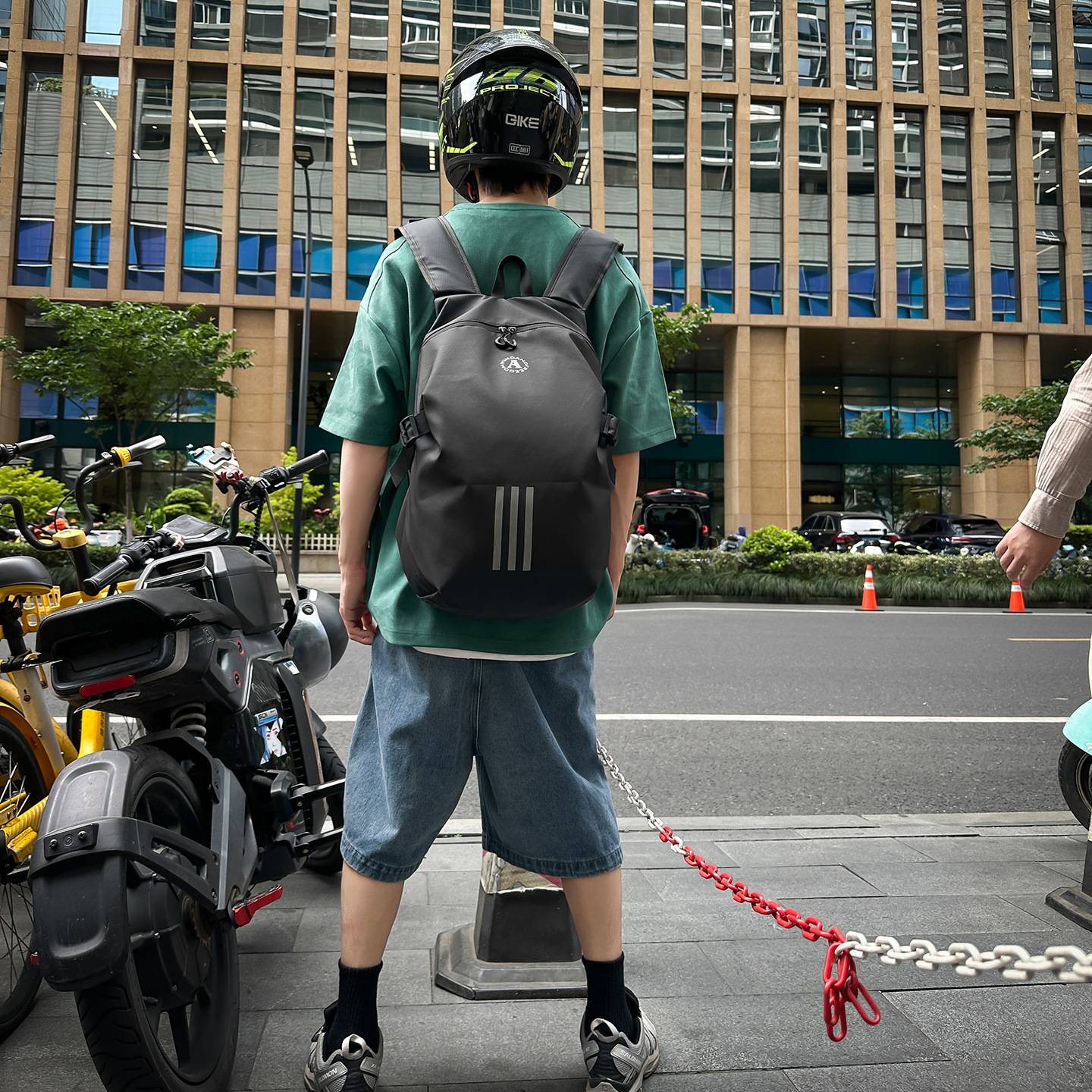 新品全盔骑士骑行双肩包男摩托车