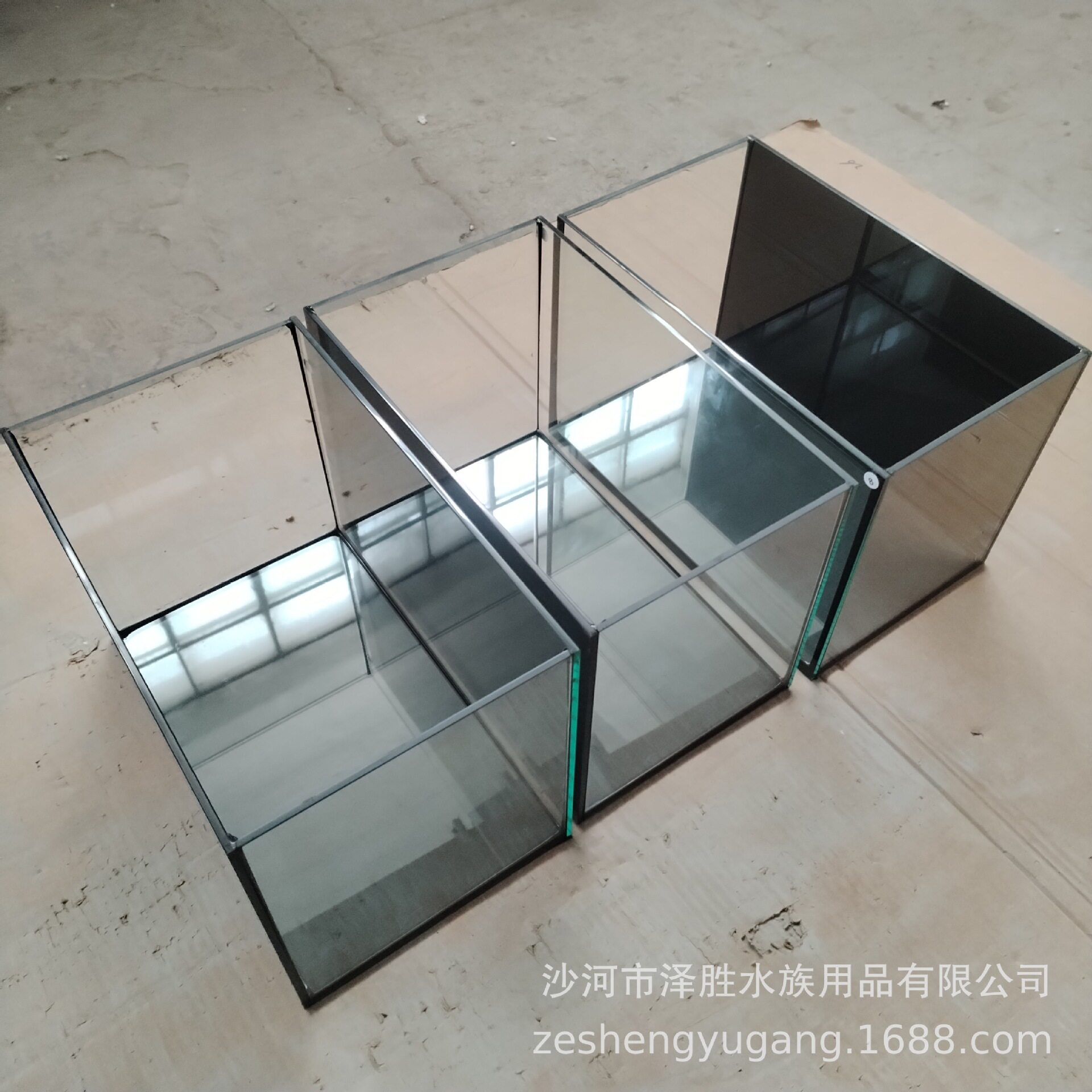不透光黑背鱼缸浮法玻璃水缸黑胶