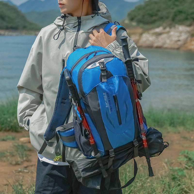 户外登山包40L大容量轻便旅游
