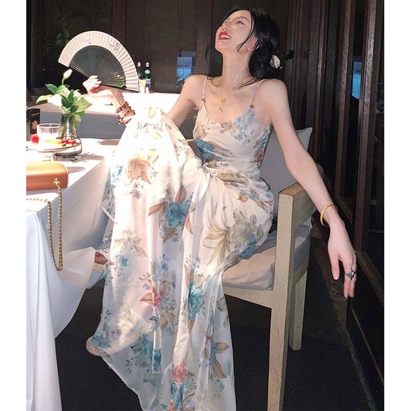 超好看法式碎花吊带连衣裙2024夏季御姐风显身材长裙子