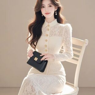 加绒加厚高端女神范漂亮独特内搭长裙高级感白色蕾丝连衣裙女秋冬