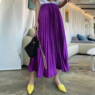 2021新款很仙的法国小众一片式缎面垂坠感白色百褶中长款半身裙子