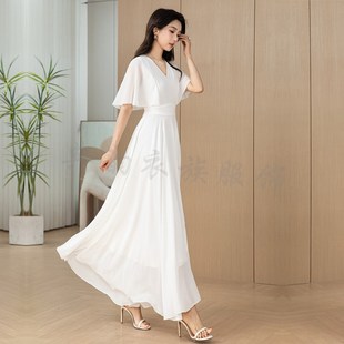 复古V领白色连衣裙长款海边度假长裙子收腰显瘦沙滩裙到脚踝大摆