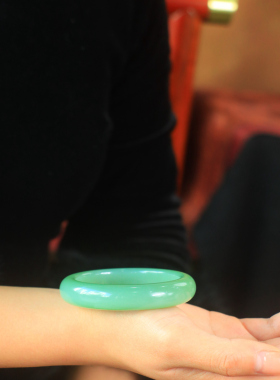 和田玉碧玉湖水绿女款手镯平安镯