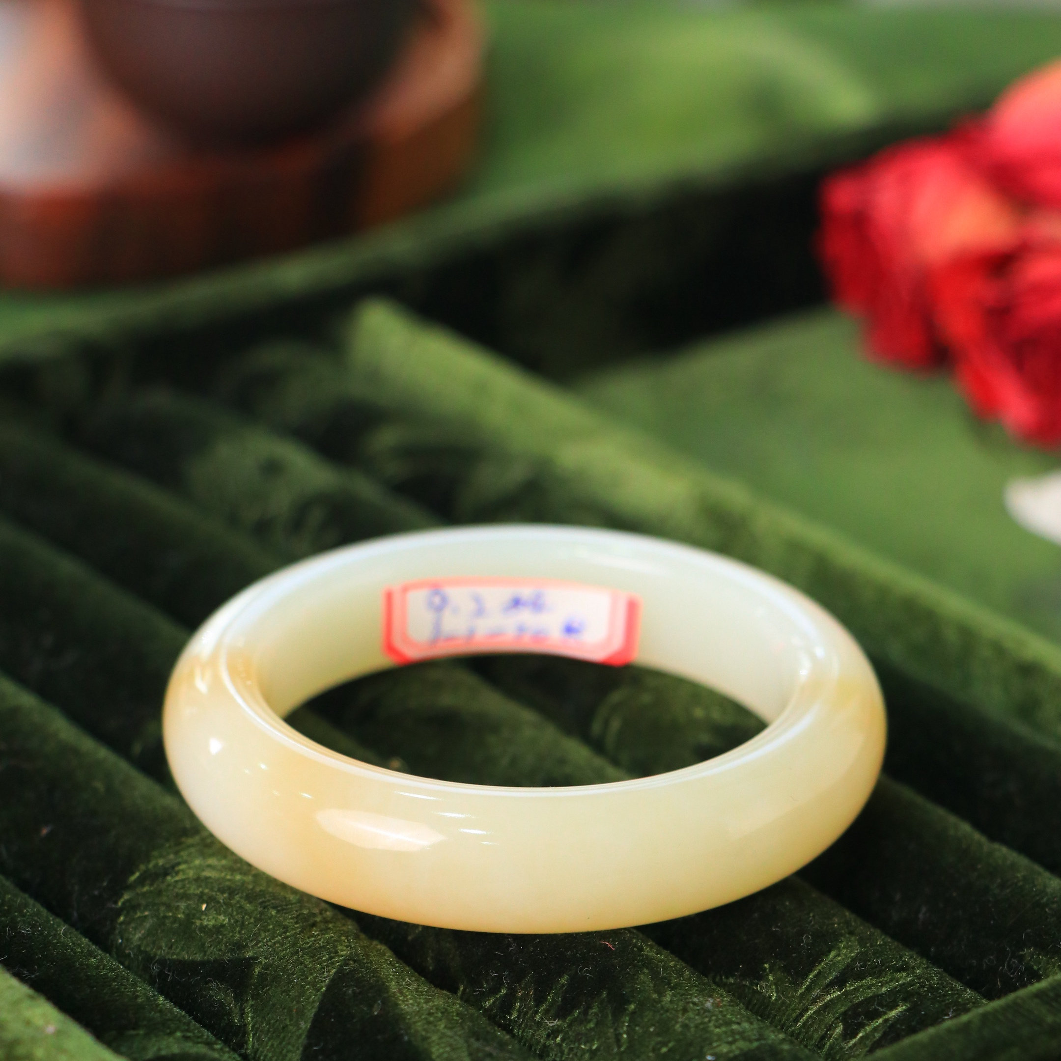 新疆和田玉糖白玉平安镯正圈