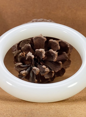 58.7圈口和田羊脂白玉手镯