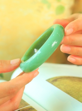 新疆和田玉碧玉手镯羊脂白玉