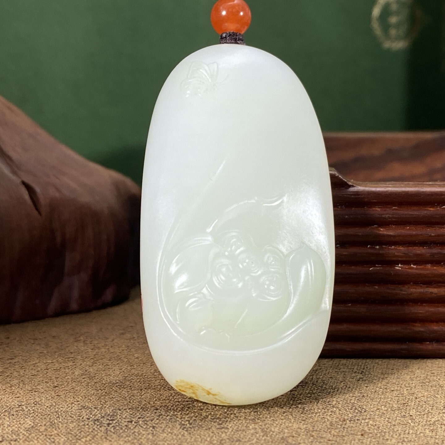 新疆和田玉羊脂白玉红皮带翠吊坠莲花精雕籽料天然玉石官方旗舰店