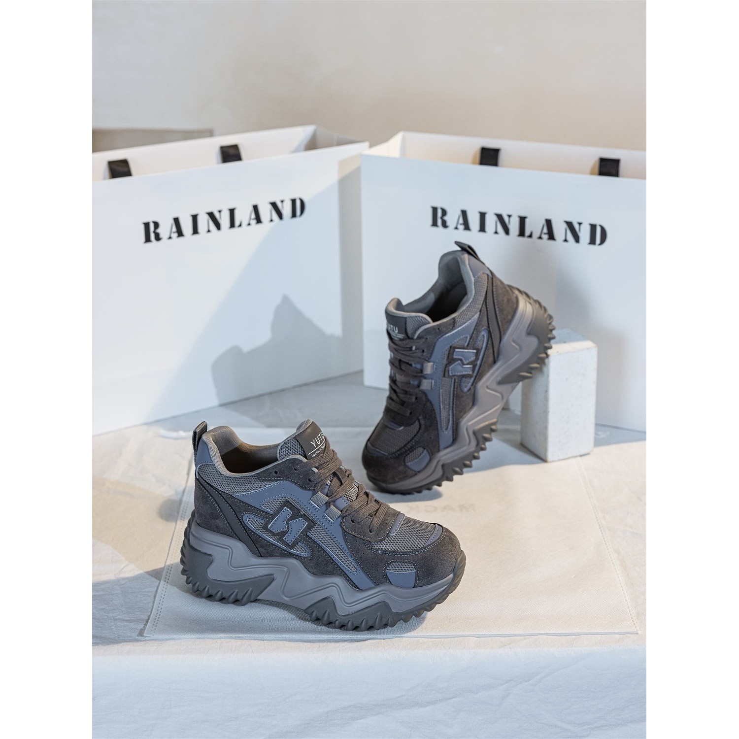 雨土2025新款透气百搭运动休闲鞋女软底不累脚厚底增高松糕老爹鞋