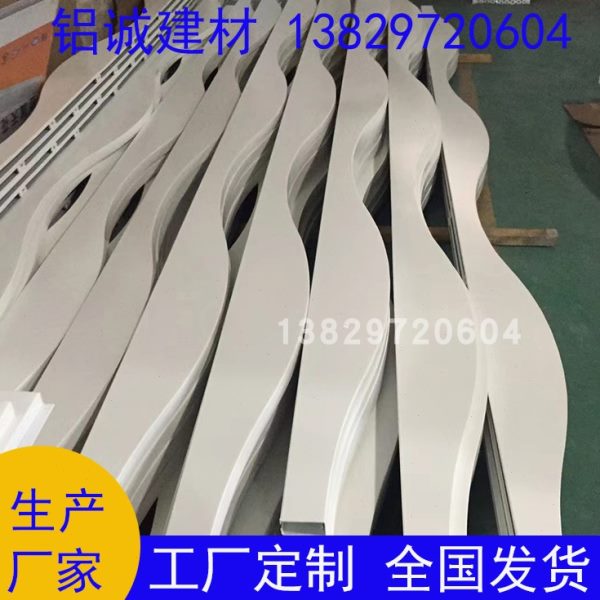 氟碳漆铝合金方管木纹铝方通厂家吊顶u型槽铝方通广告外墙装饰