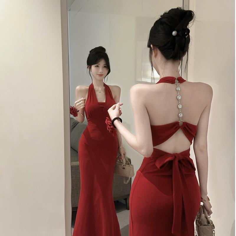 红色链条挂脖露背吊带连衣裙女夏季性感辣妹修身显瘦鱼尾包臀长裙