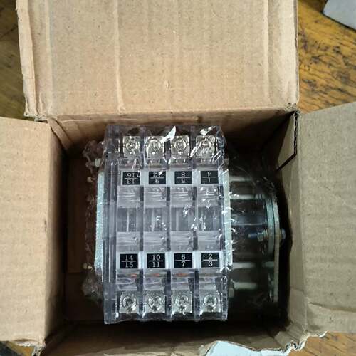 可维修F6-8111/W1.X1，麦克斯电气辅助开关实物拍摄