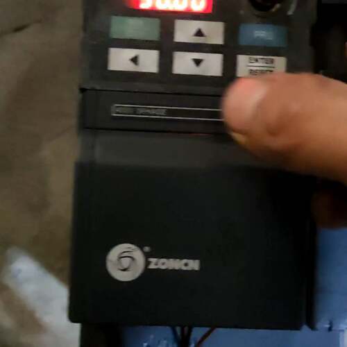 可维修5.5kw，Z2400-5R5G，，，众辰变频器成色如图挺好的