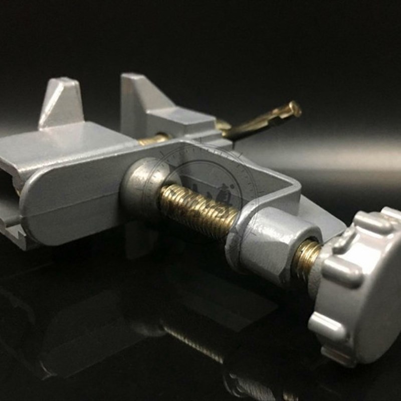 圆手把台钳迷你工作台家用平口钳台虎钳小桌钳多功能万向小型夹具