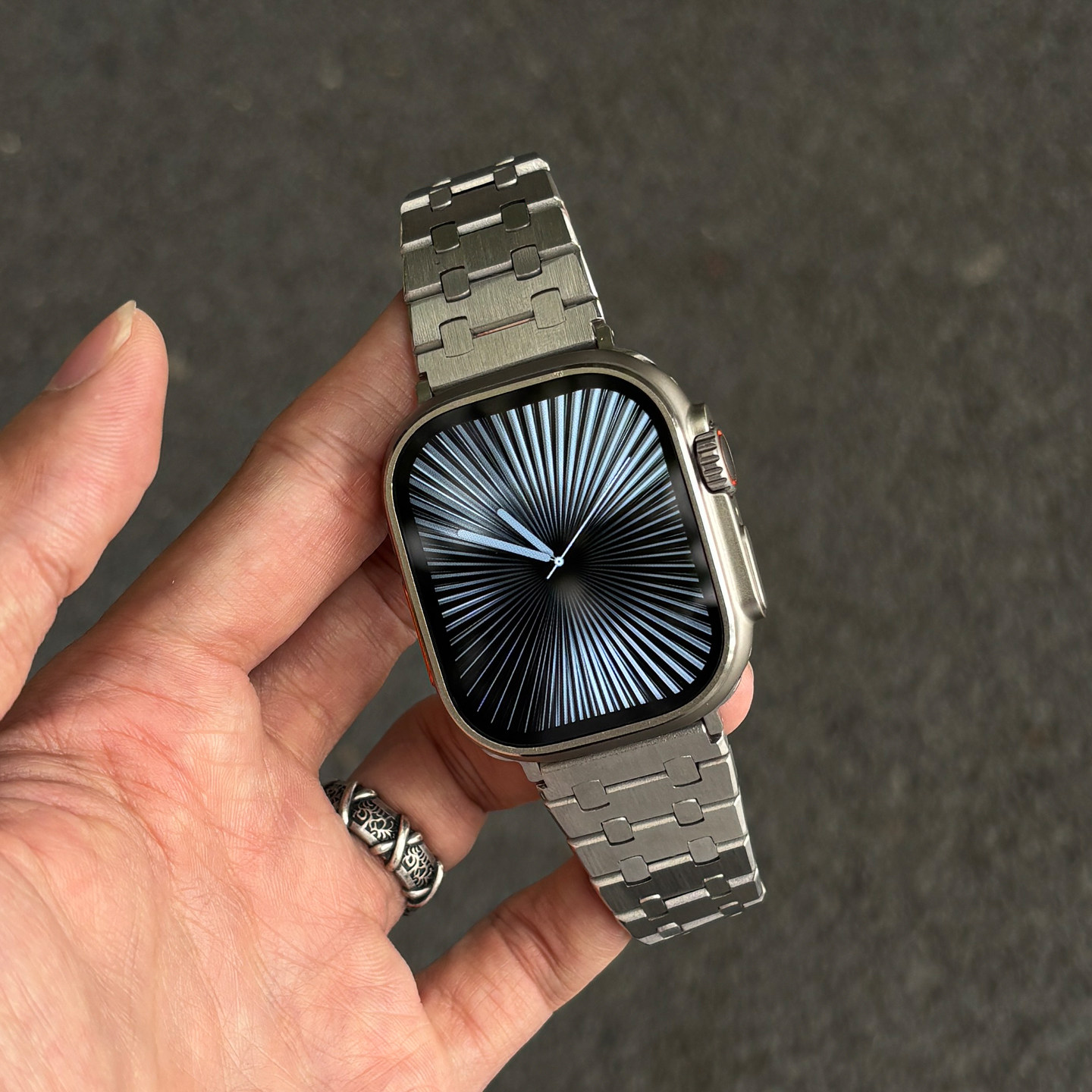 适用applewatch11苹果手表iwatchS10表带iwatch11/9/8金属不锈钢高级感se3夏天男ultra2潮牌钢带AP金属手腕带
