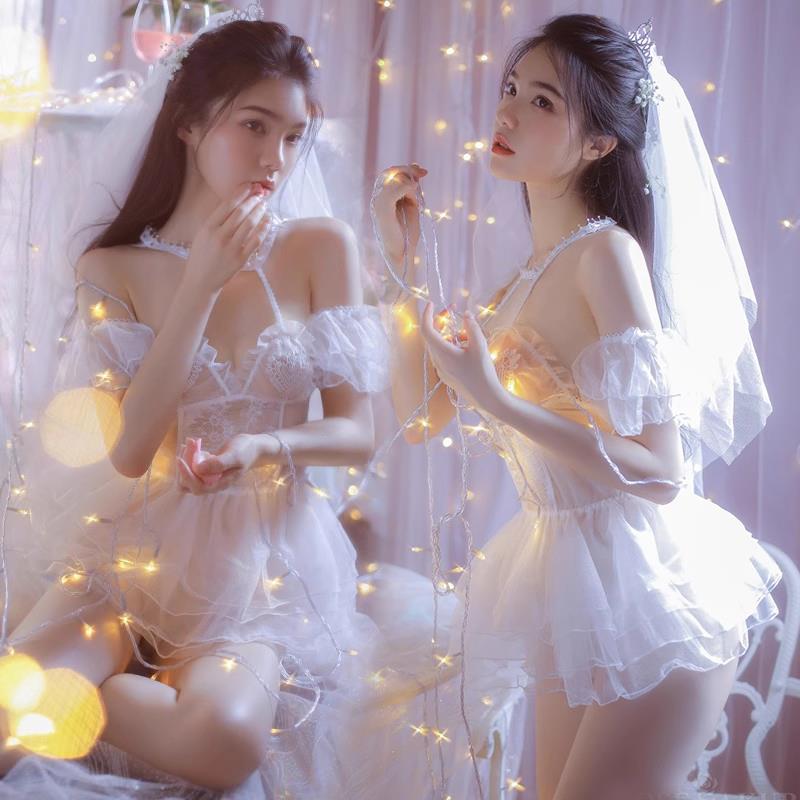 蜜月旅行她借口换衣服穿着白色婚纱制服情趣