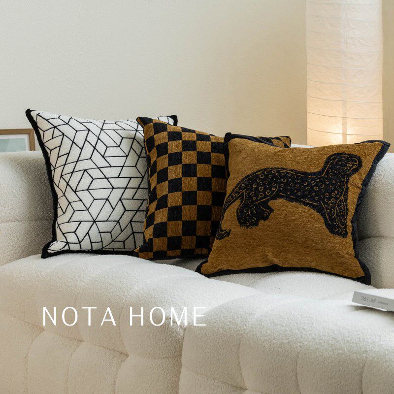 中古风轻奢高级感抱枕棕色猎豹靠垫民宿客厅沙发靠枕车载用抱枕套