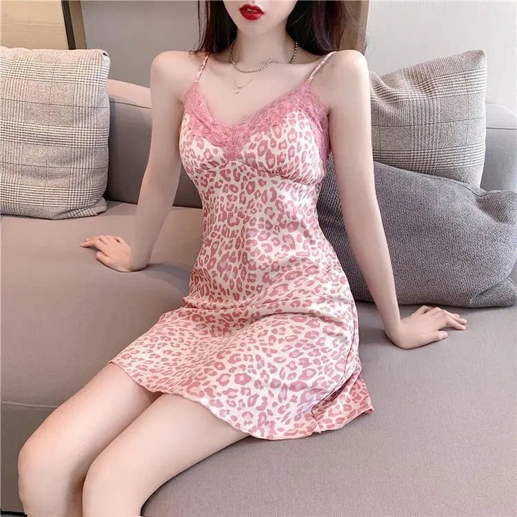 睡衣女款夏天2025新款冰丝吊带性感纯欲蕾丝豹纹大码自带胸垫睡裙