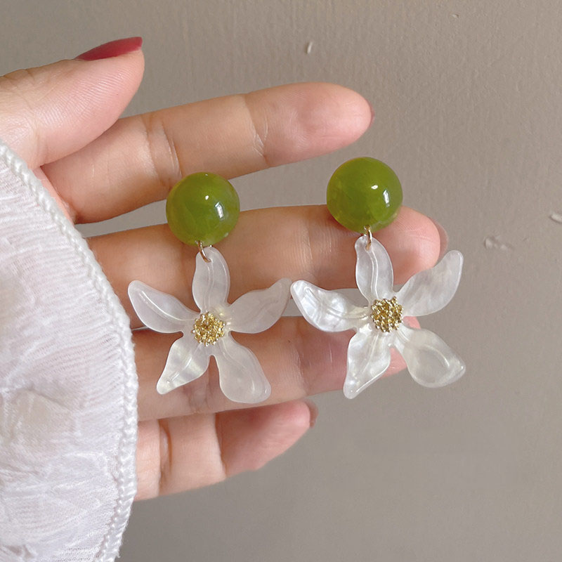 显白夏日绿色花朵耳钉