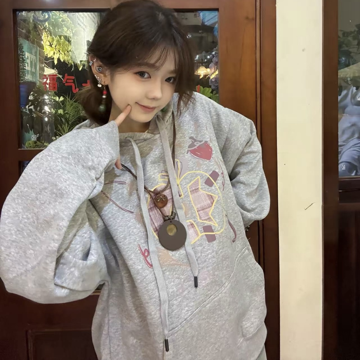 【无忧试穿】格子苹果连帽卫衣女