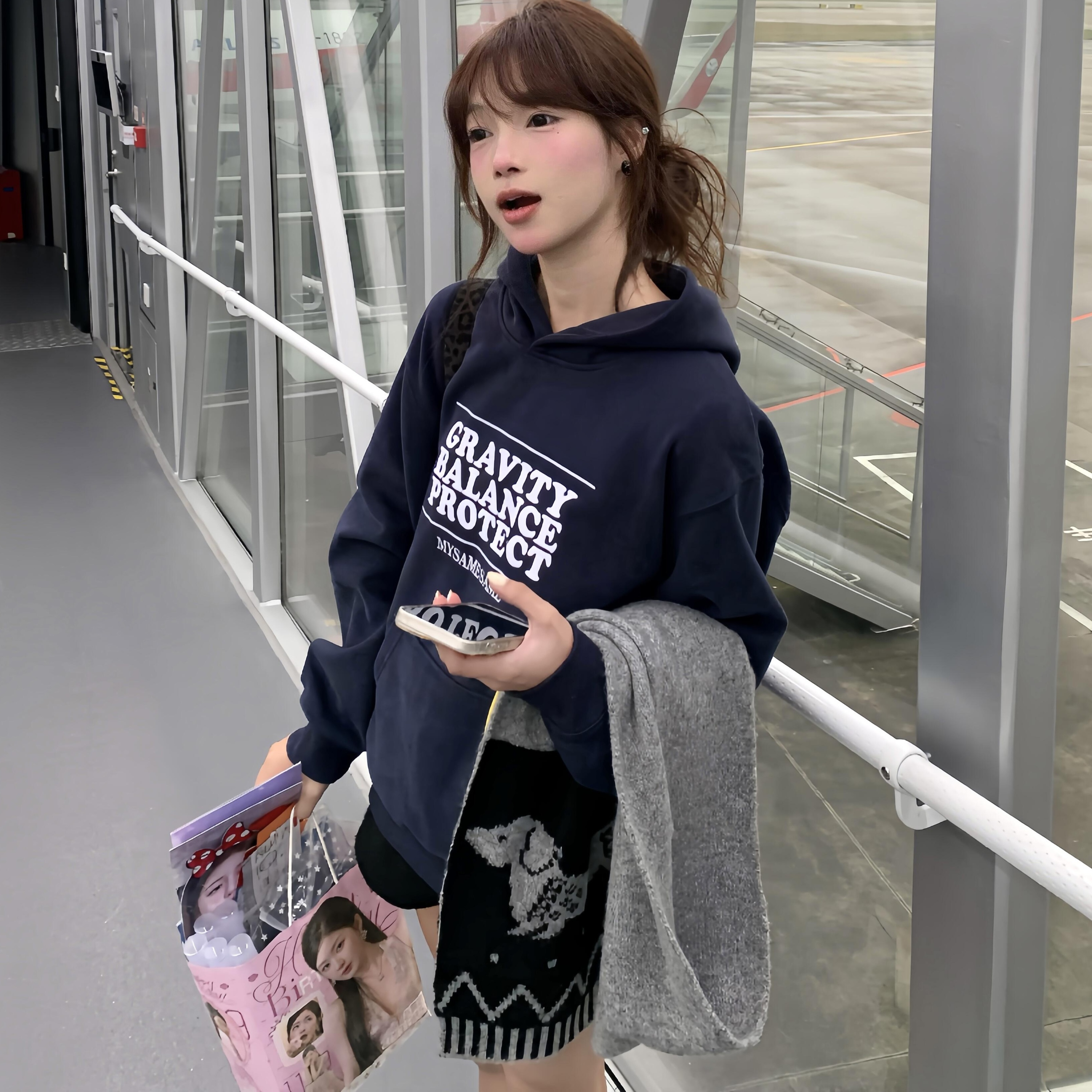 【无忧试穿】藏青色连帽卫衣女