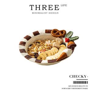 Tlife·Checky·餐具手绘浮雕甜品盘子可爱高颜值陶瓷餐盘 | 趣奇